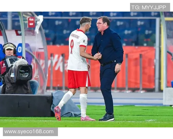 莱万重返德甲与旧主交锋拜仁球迷愤怒指责其背叛与忘恩负义